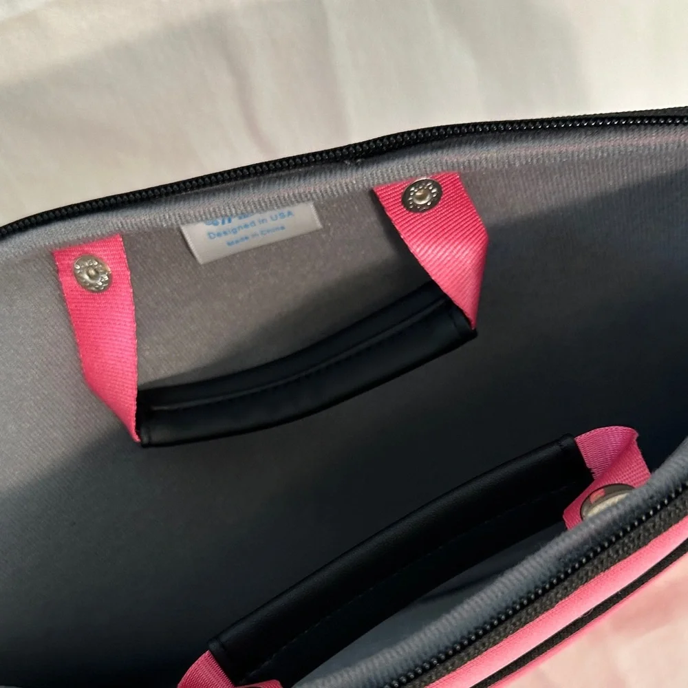 NEW Pearl Vibrant Pink Tablet/Laptop Sleeve